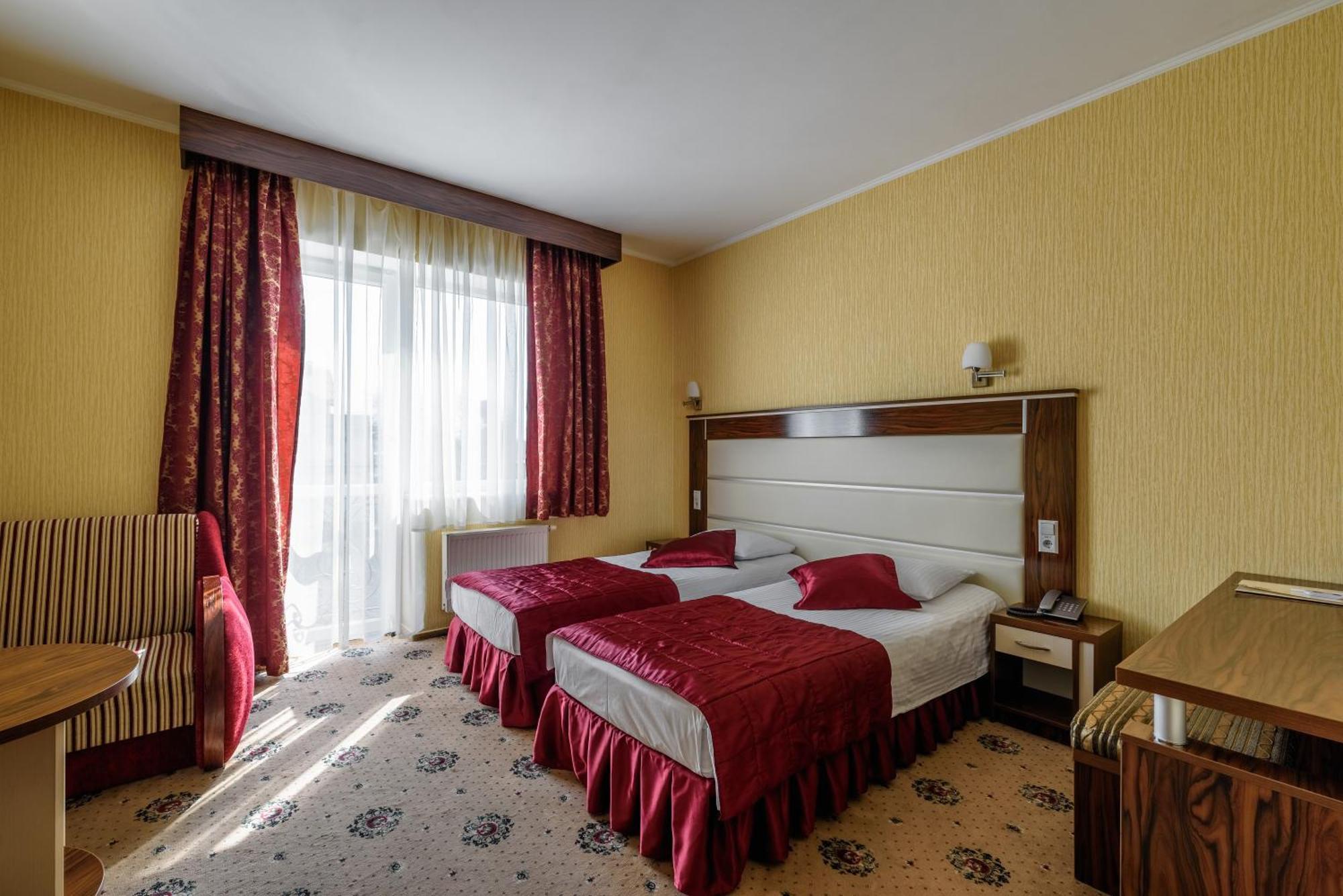 Status Hotel Malekhuv Buitenkant foto