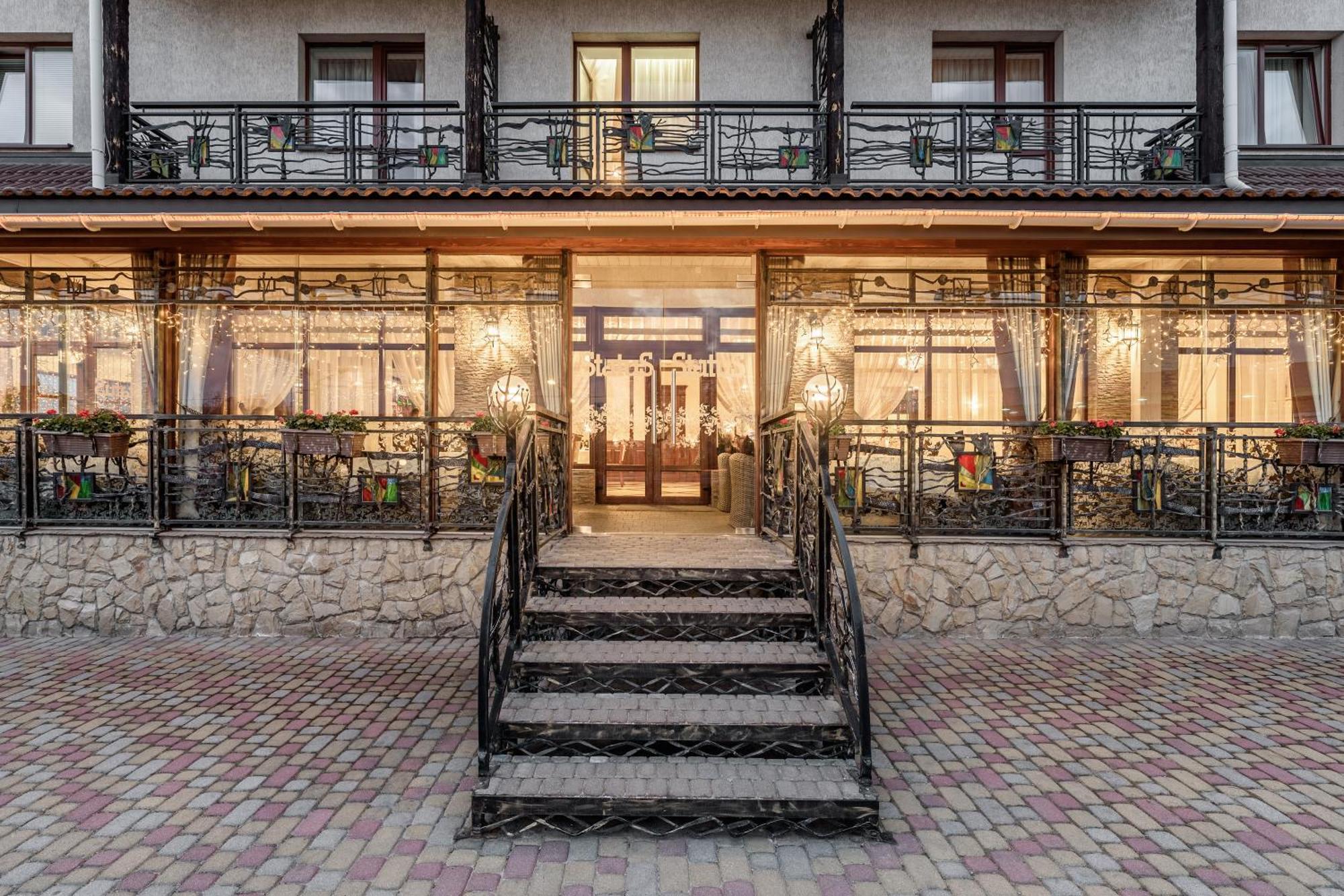 Status Hotel Malekhuv Buitenkant foto
