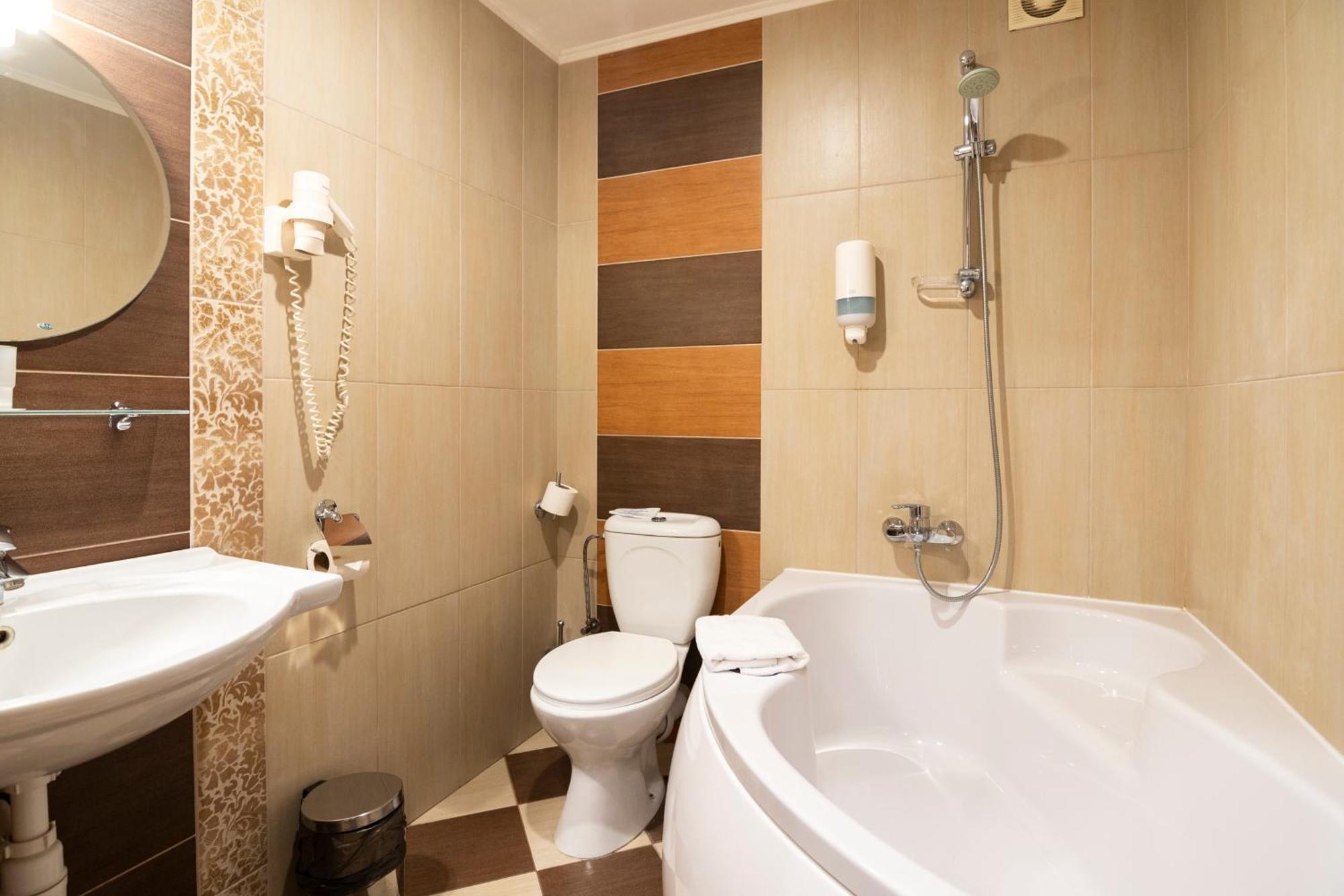 Status Hotel Malekhuv Buitenkant foto