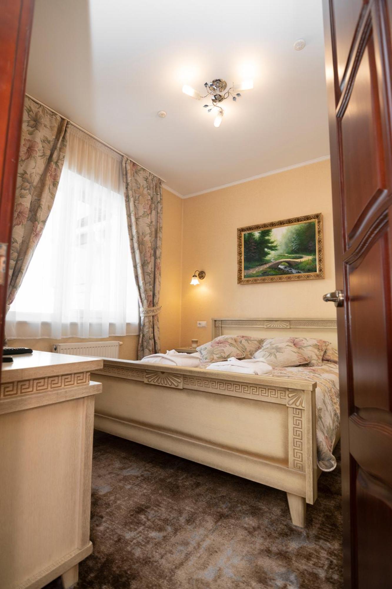 Status Hotel Malekhuv Buitenkant foto