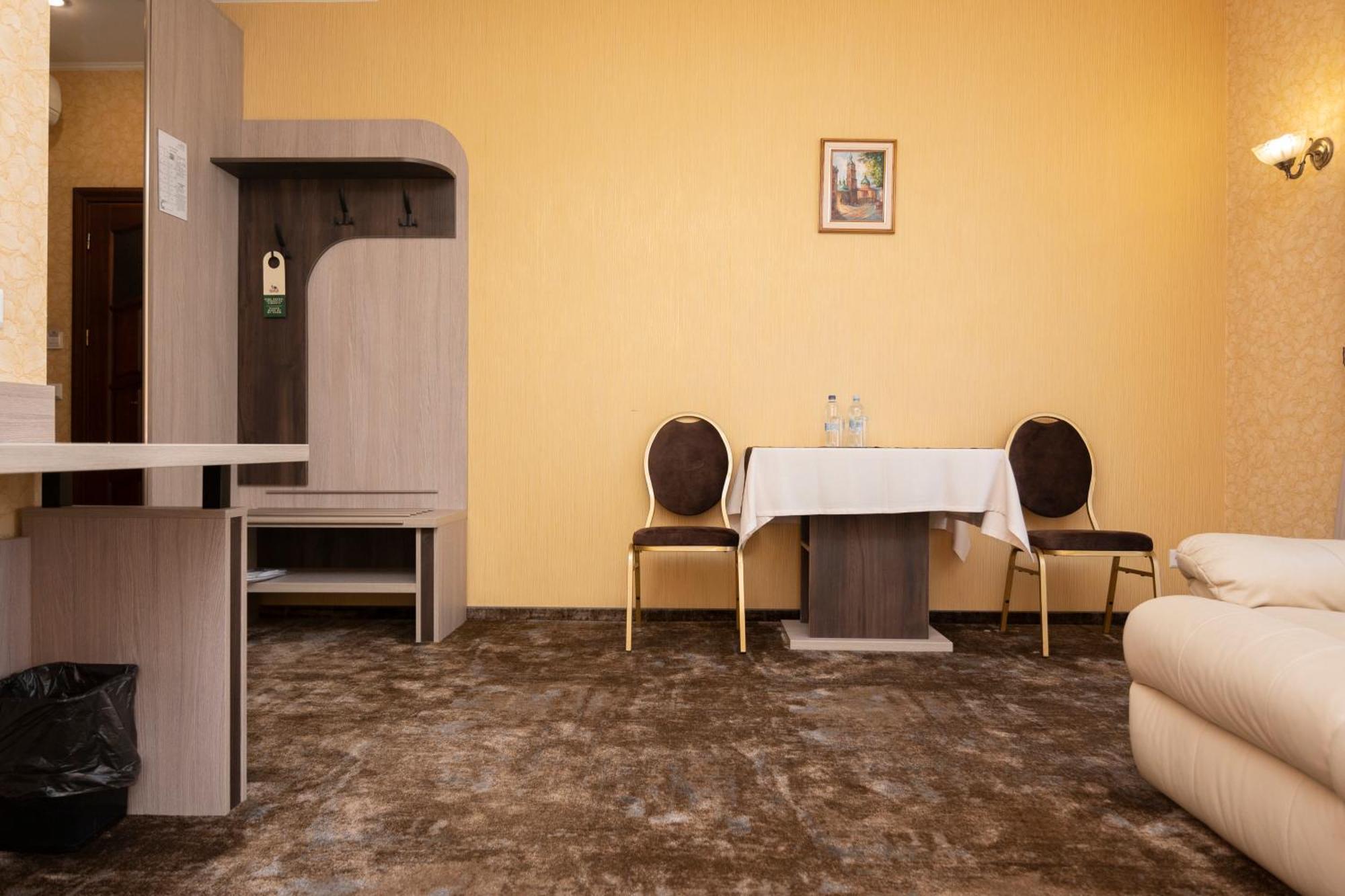Status Hotel Malekhuv Buitenkant foto