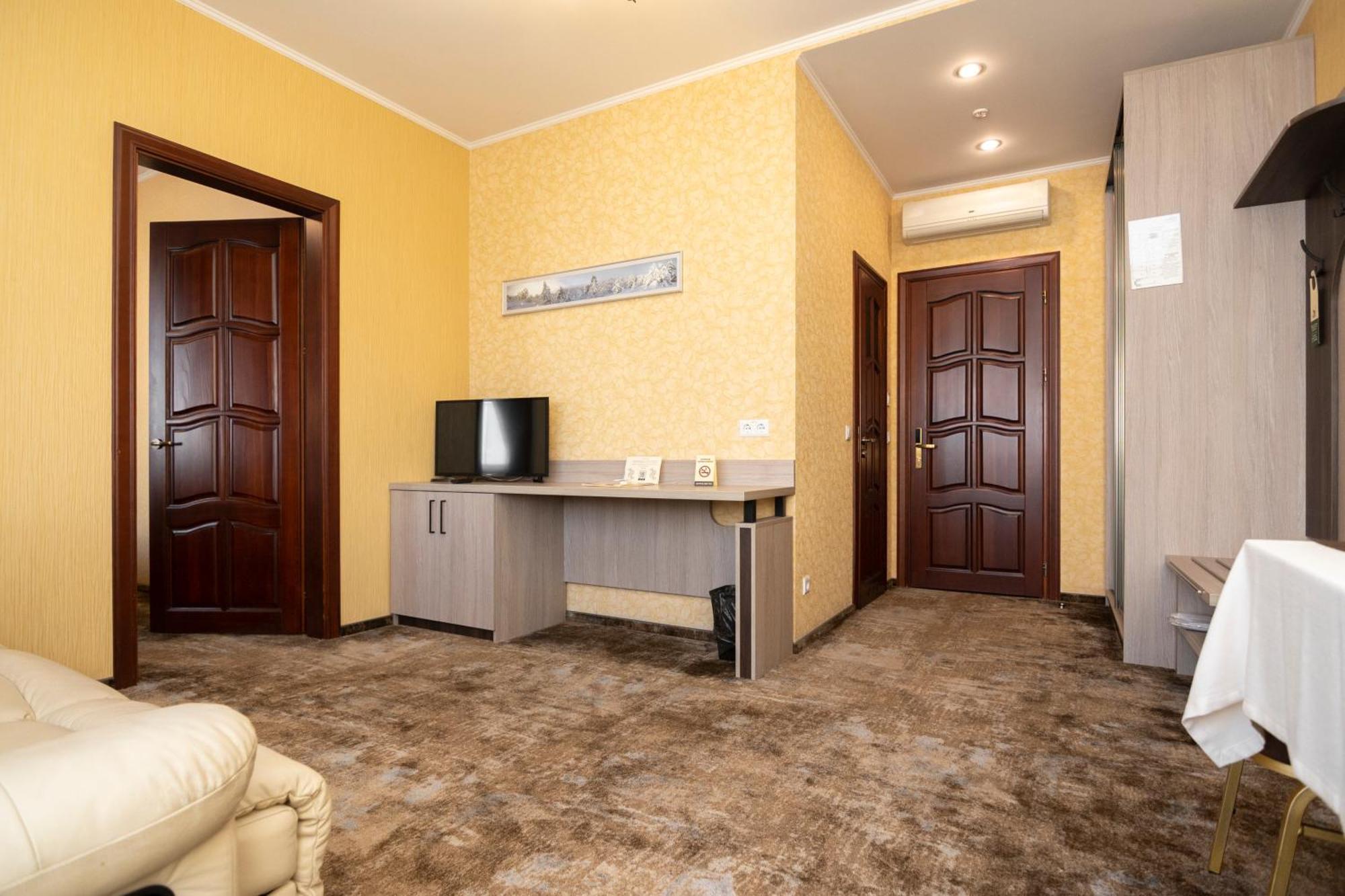 Status Hotel Malekhuv Buitenkant foto