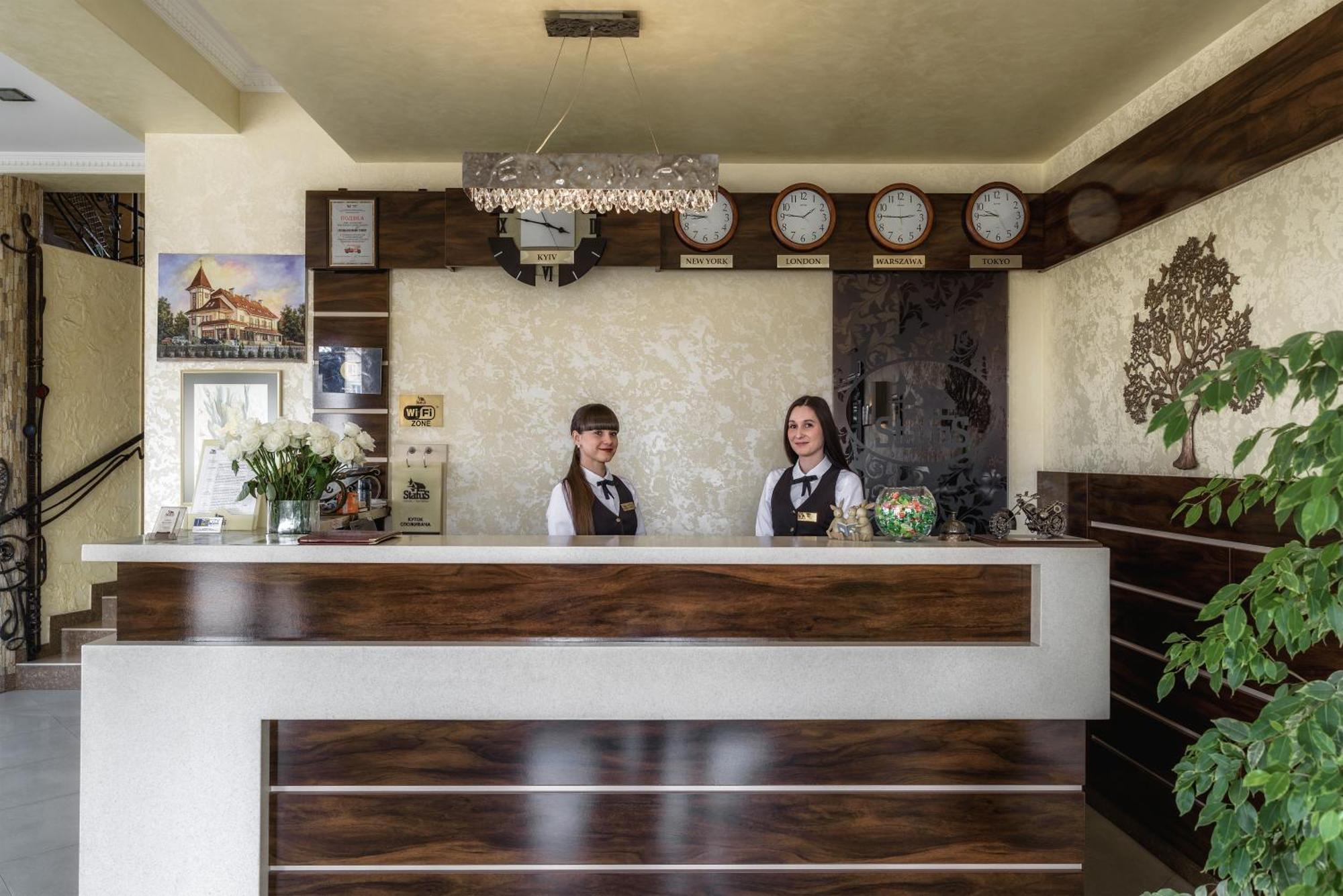 Status Hotel Malekhuv Buitenkant foto