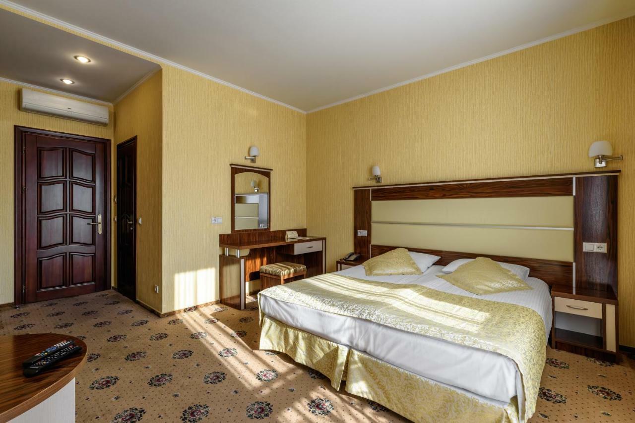 Status Hotel Malekhuv Buitenkant foto