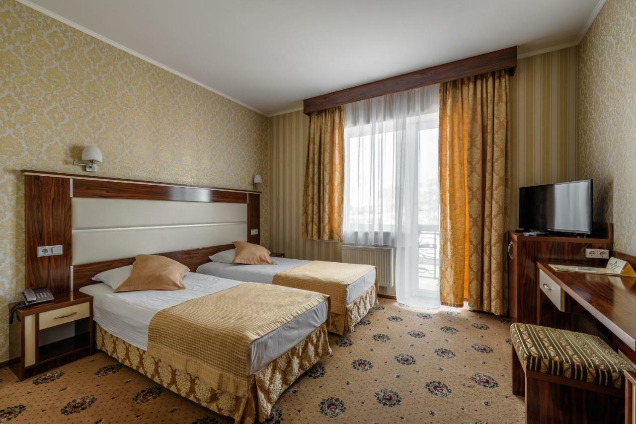 Status Hotel Malekhuv Buitenkant foto