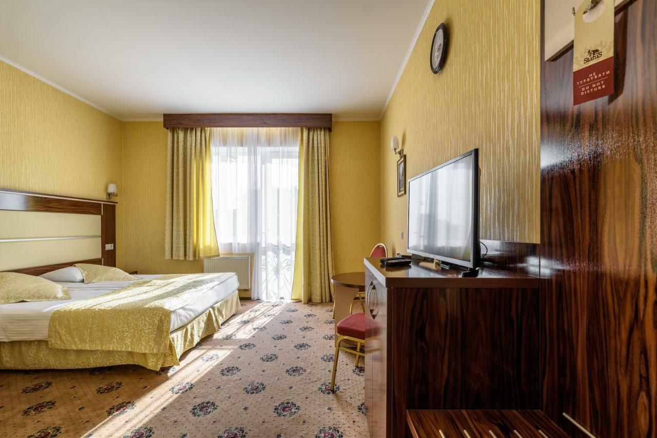 Status Hotel Malekhuv Buitenkant foto