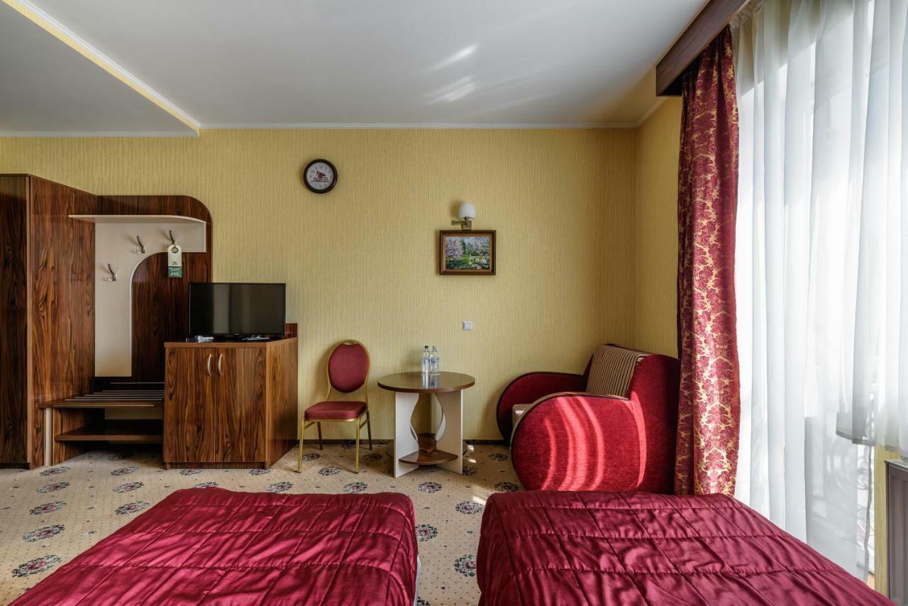 Status Hotel Malekhuv Buitenkant foto