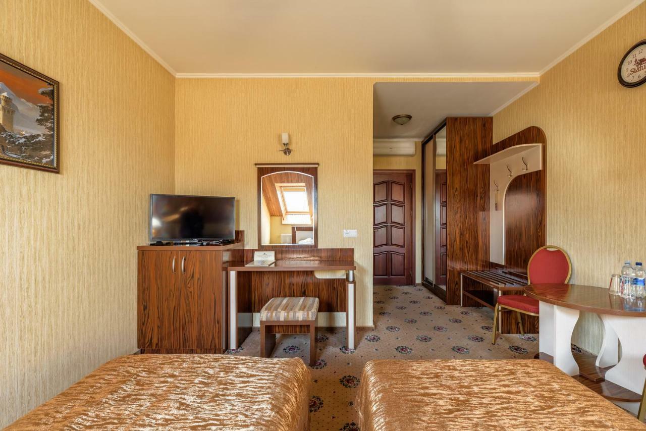 Status Hotel Malekhuv Buitenkant foto
