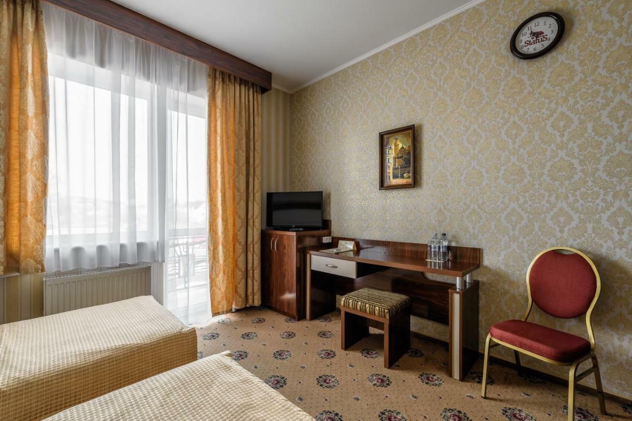 Status Hotel Malekhuv Buitenkant foto