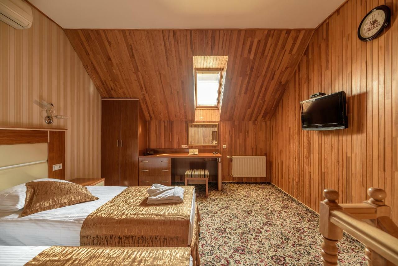 Status Hotel Malekhuv Buitenkant foto