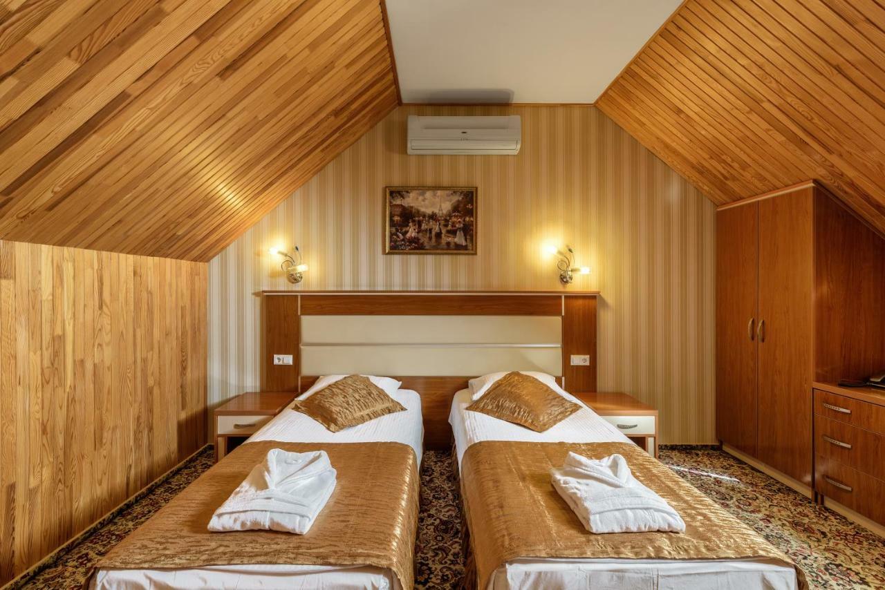 Status Hotel Malekhuv Buitenkant foto
