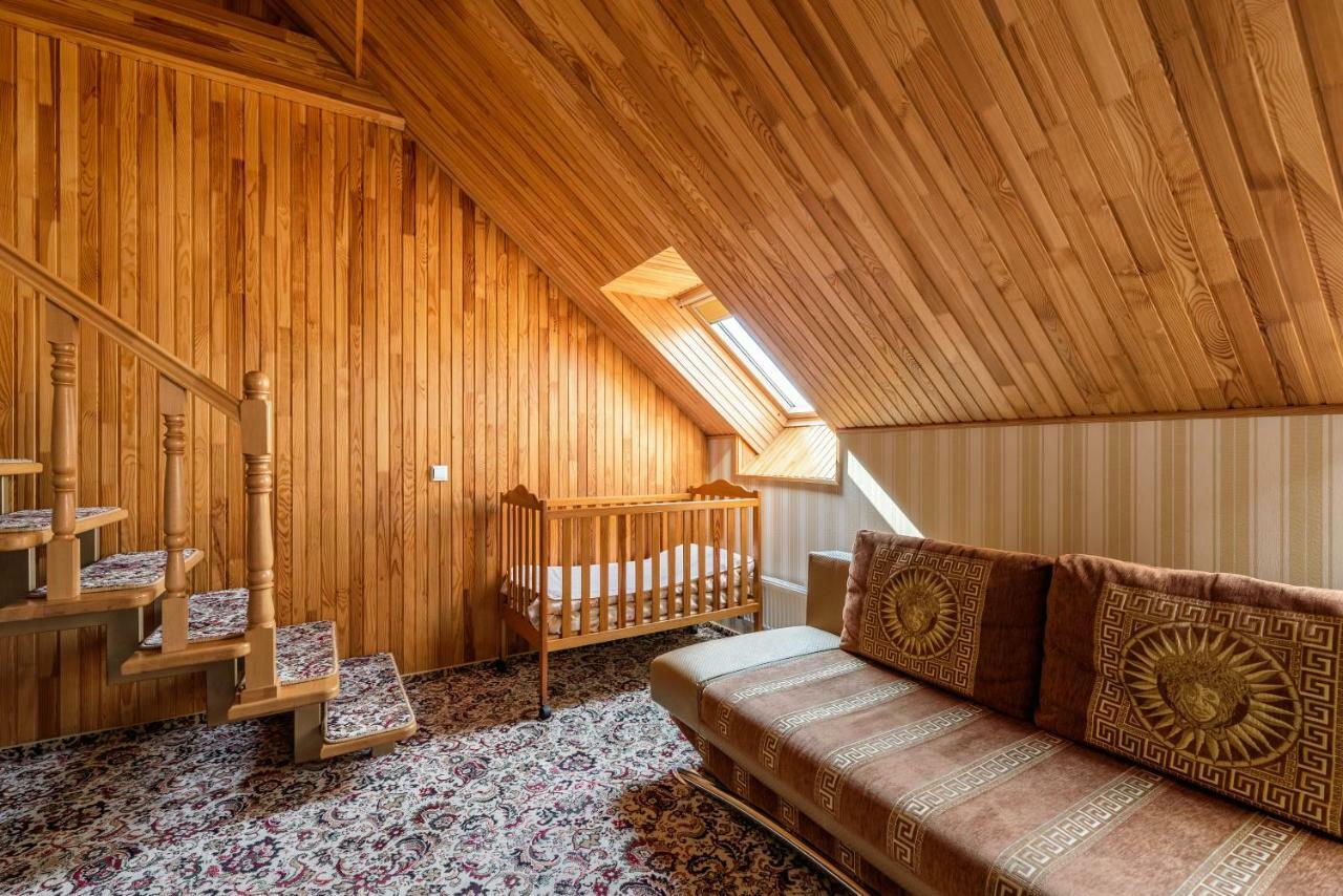 Status Hotel Malekhuv Buitenkant foto